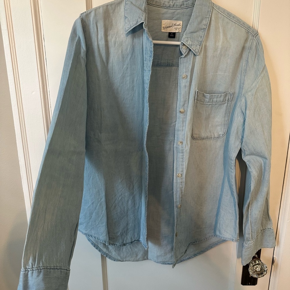 Women’s Universal Thread light blue chambray button up long sleeve top